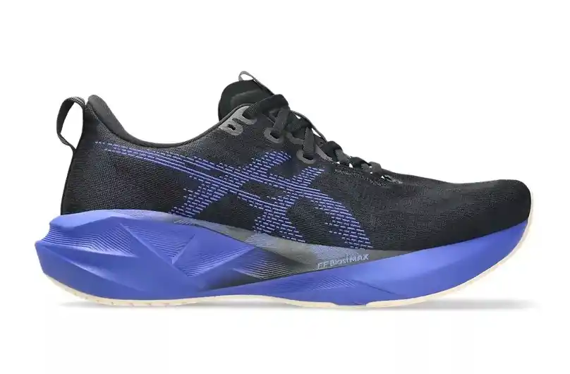 Asics boty Novablast 5 1011B974-004 black/cobalt burst Víkendová Akce