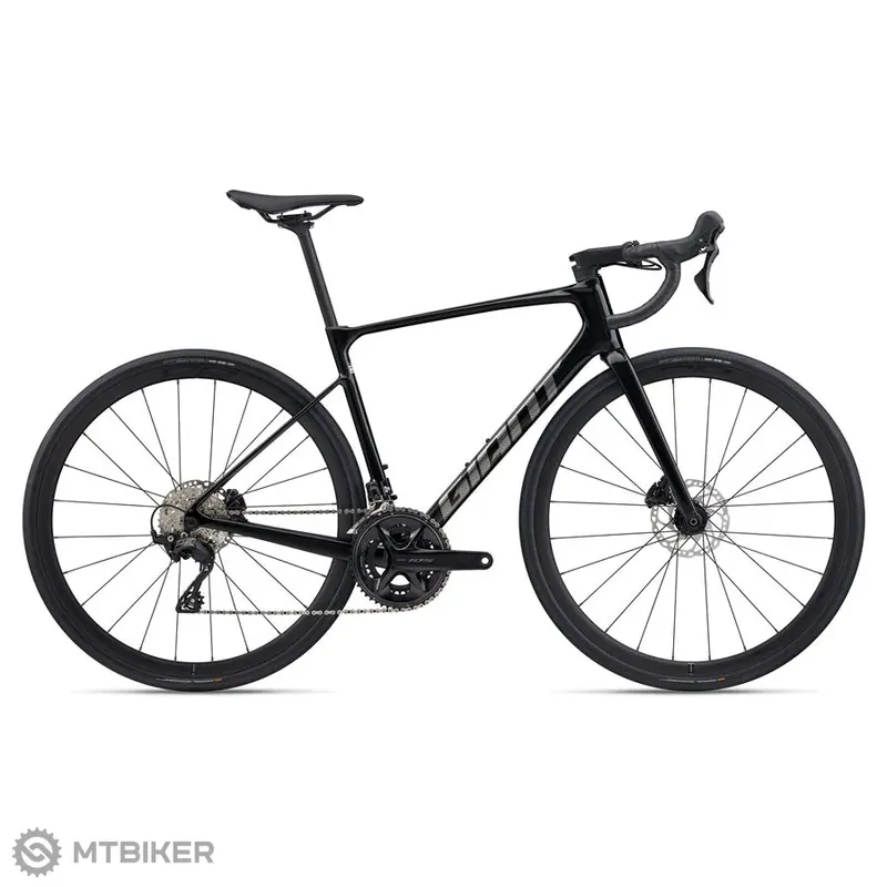 Giant Defy Advanced 2 kolo, abyss black/chrome, výstavní kus Nejprodávanější