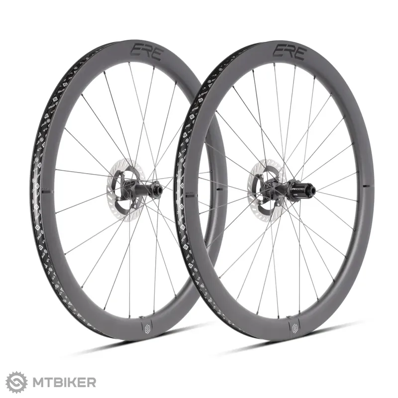 Ere Research Explorator CCR45 28" sada kol, ořech Shimano HG Zlevněný