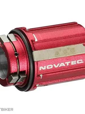 Jen Po Omezenou Doba Novatec D ABG ořech, 3-západkový, Shimano HG9, hliník, OEM