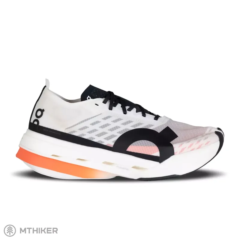 On Cloudboom Strike dámské boty, white/black Must-Have