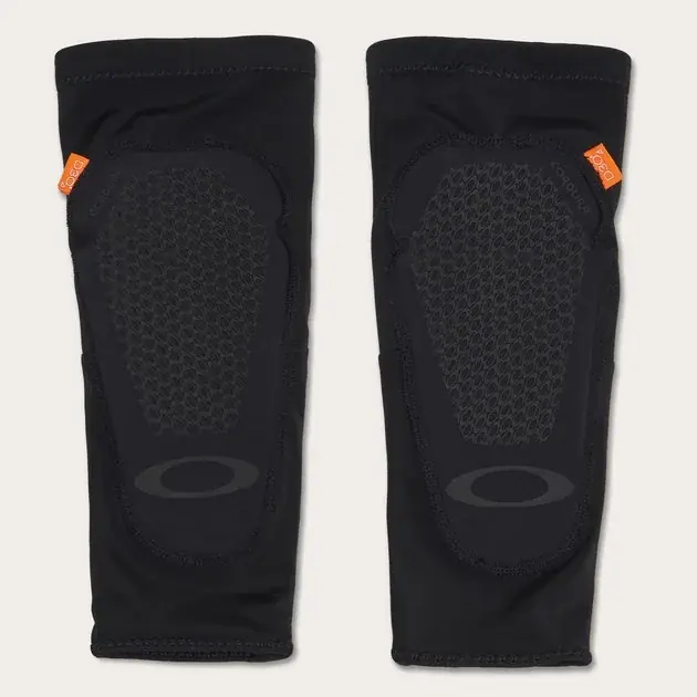 Aktuální Oakley All Mountain D30 Elbow GRD M černá