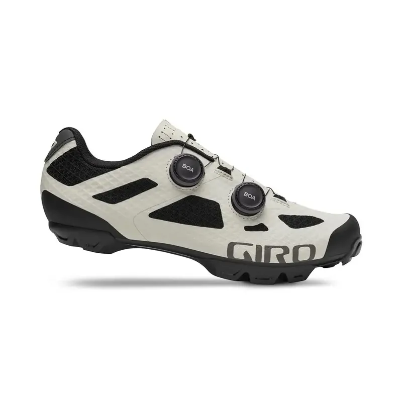 Kup Teď GIRO Sector Light tretry 46 bílá/černá