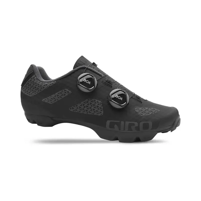 GIRO Sector W tretry 40 černá Objednat Nyní